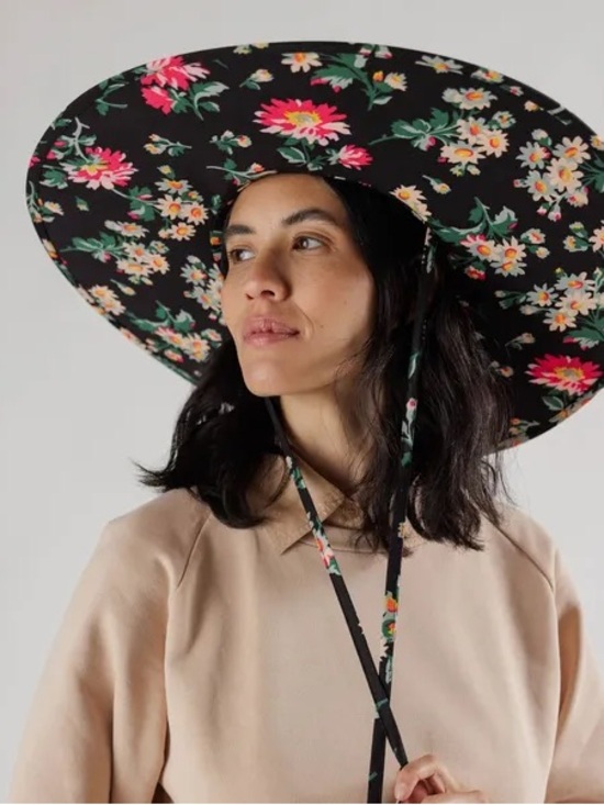 BAGGU x Laura Ashley Black Floral Packable Sun Hat NWOT display picture 1